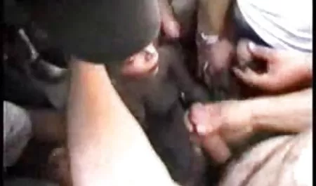 В даний час існує роздягається догола, щоб показати волохаті порно відео дівчата в панчохах тіла