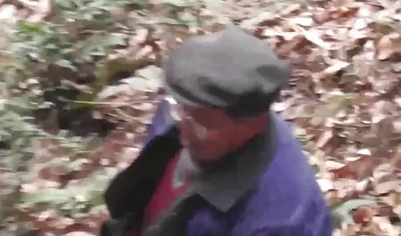 Модель матусі порно в панчохах